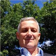 Laureato in Scienze Sociali, impartisce Lezioni di Sociologia generale, Sociologia Economica, e Geografia. Grazie